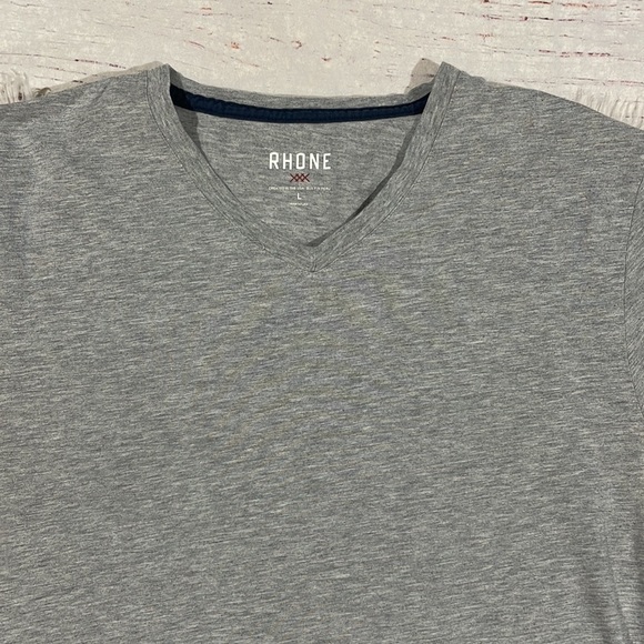 Rhone Men's Element Charcoal Gray V-neck Short Sleeve Top - Picture 4 of 10